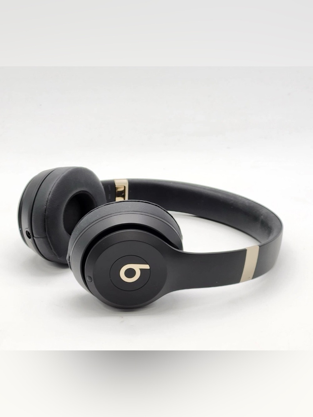 Beats Solo 4 Headphones like New